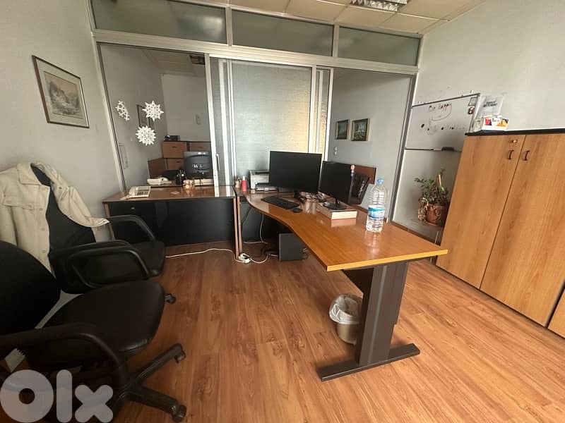 Office furniture. فرش مكتب 0