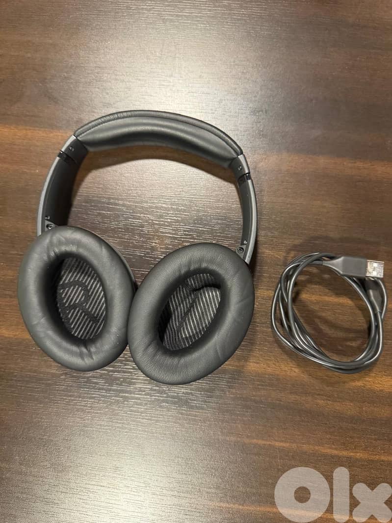 Bose 2023 QuietComfort + free noise canceling mic 1
