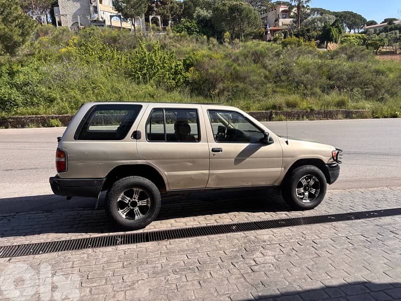 Nissan Pathfinder 1997 0