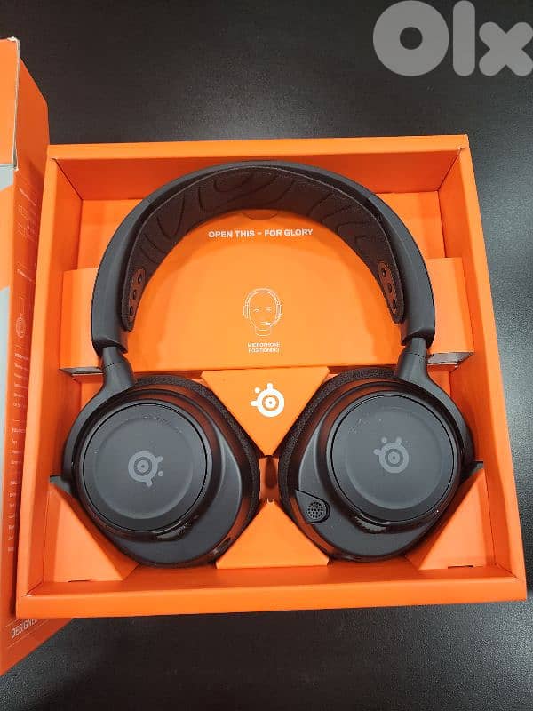 Steelseries Arctis Nova 7 wireless headset 1