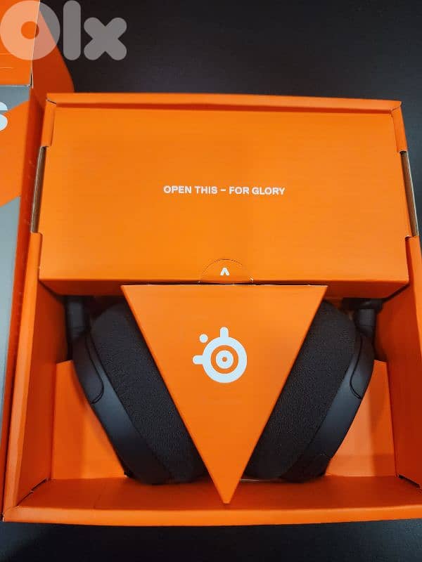 Steelseries Arctis Nova 1 headset 1
