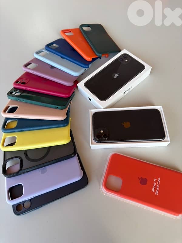 iPhone 11 USED LIKE NEW + more than 10 cover cases 6