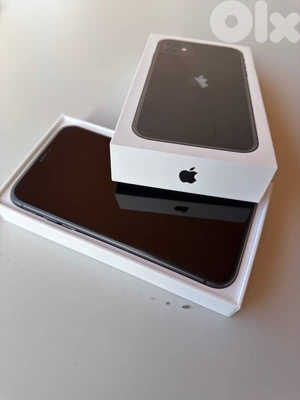 iPhone 11 USED LIKE NEW + more than 10 cover cases 8