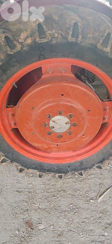 عجلات 32  massey ferguson 0