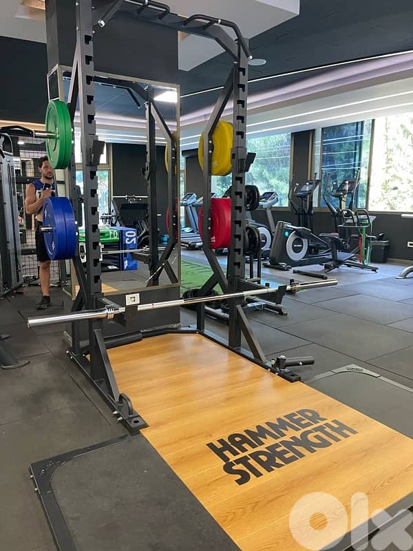 Hammer Strength Squat Power Rack with Olympic Platform 1