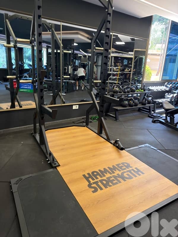 Hammer Strength Squat Power Rack with Olympic Platform 3