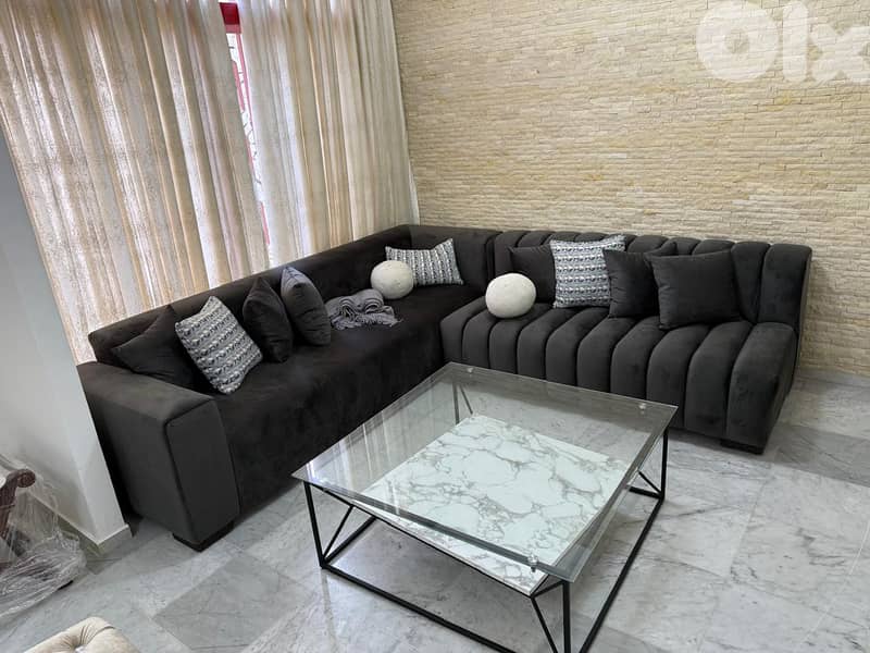 Brand new corner couch with table in mint condition 0