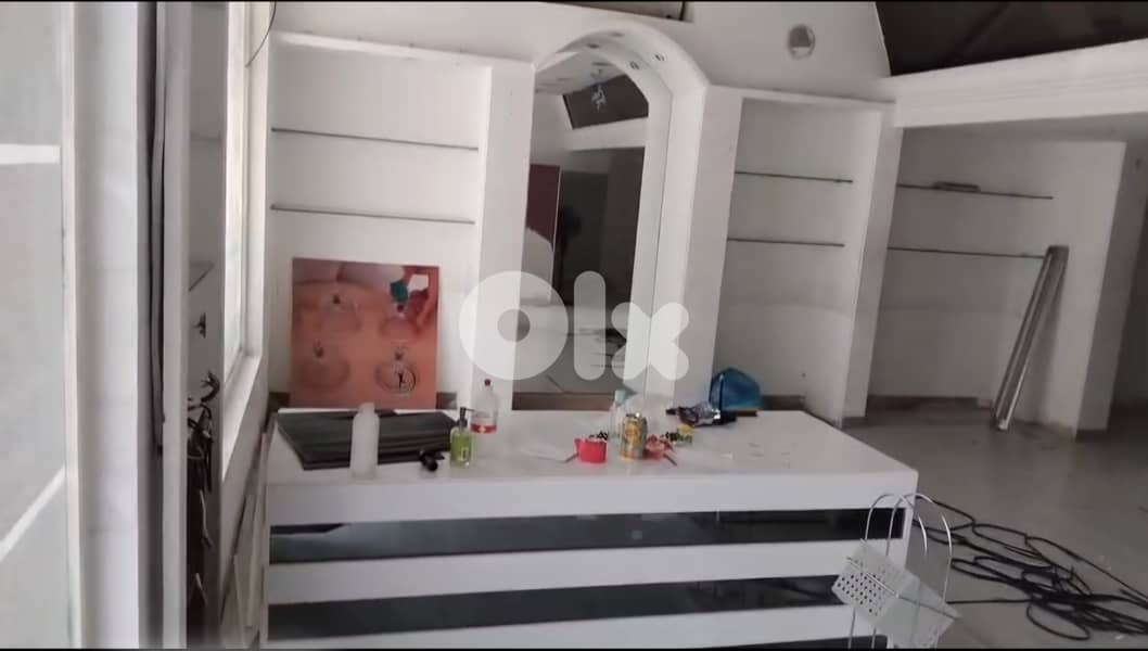 Shop for rent in Hazmieh. 0