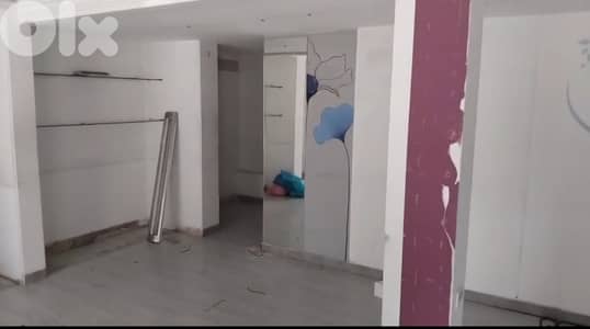 Shop for rent in Hazmieh.