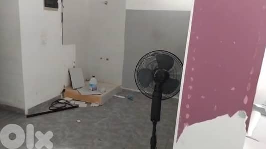 Shop for rent in Hazmieh.