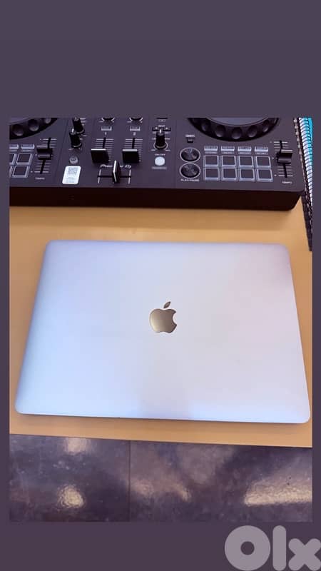 Apple Pro Laptop . 0
