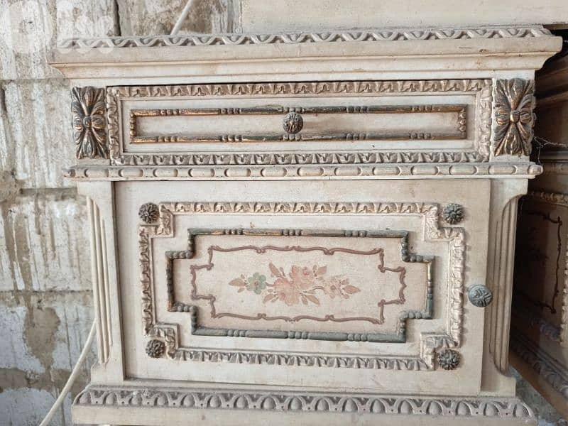 French antique bedroom 0