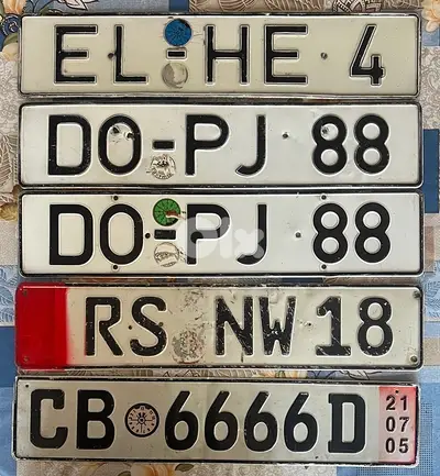 license plates for decoration