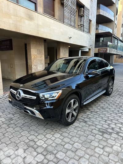 Mercedes GLC 300 coupe 4matic 2021 black (clean carfax-35000 miles)