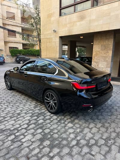 BMW 330i x-drive Sport Package 2019 black on black (clean carfax)