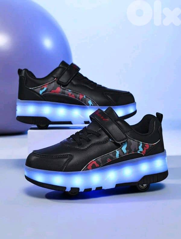 New Fashionable 4 Wheels Led Glowing Rechargeable Roller Skate Shoes 0