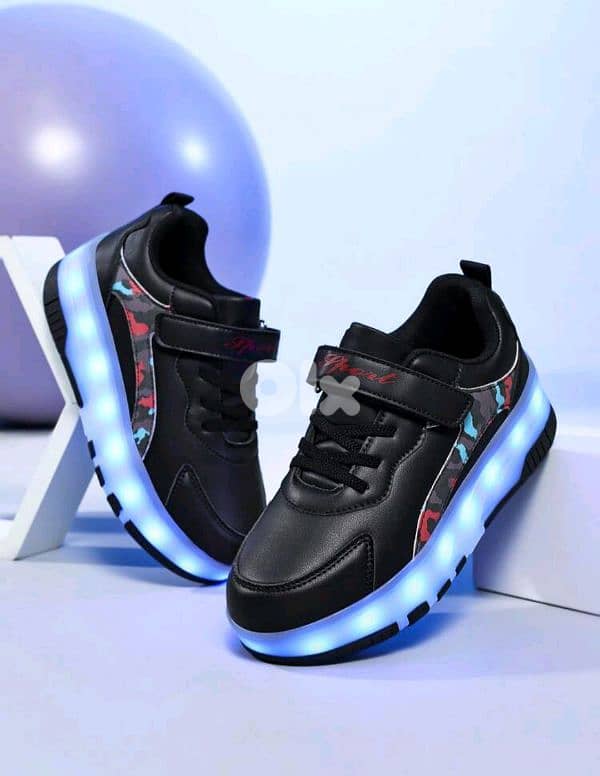 New Fashionable 4 Wheels Led Glowing Rechargeable Roller Skate Shoes 3