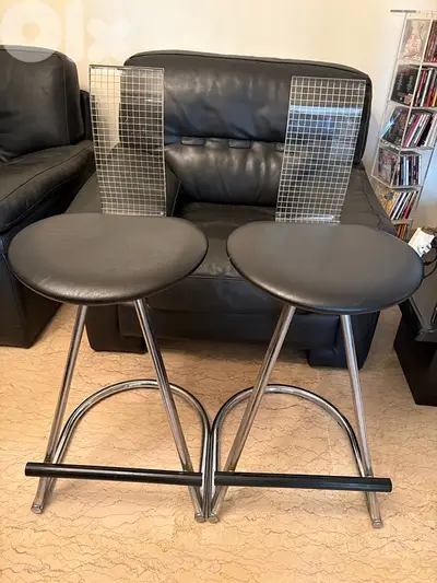 Paire de tabourets de bar Mirima, modèle Memphis