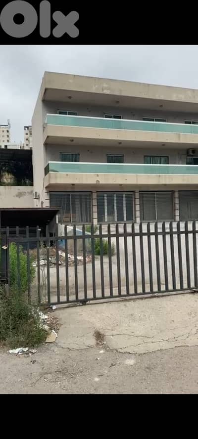 Entire Building in Halat for Sale مبنى بالأكمل للبيع اوتستراد حالات