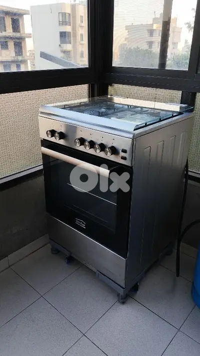 Stove oven for sale in very good condition للبيع فرن غاز حالة ممتازة