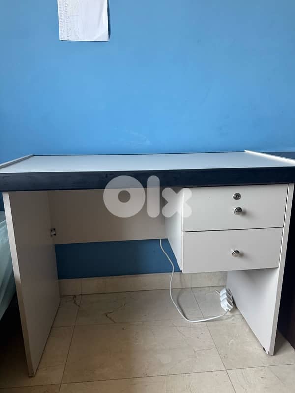 Grey desk 0