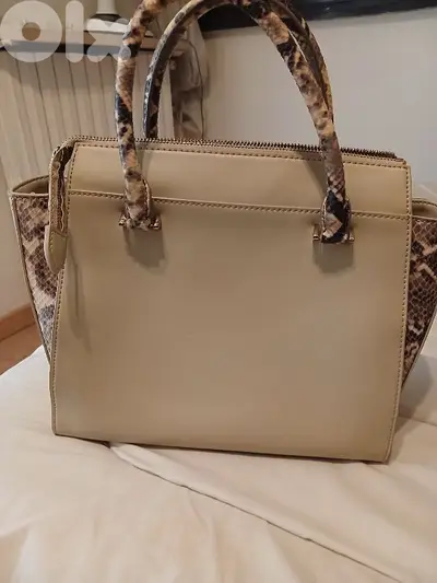 handbags each 30$