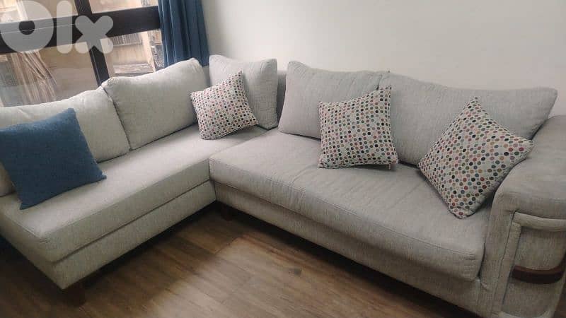 corner plus sofa  plus curtain 0