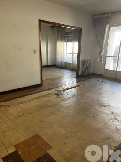 Apartment in Ashrafieh for sale / شقة في الأشرفية للبيع