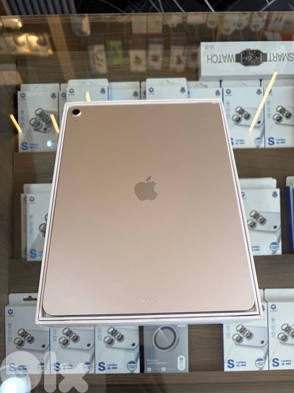 ipad m3 still new with box and charger 0