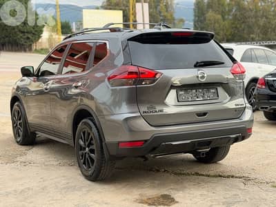 Nissan Rogue 2018 4wd 60 000 miles Black edition
