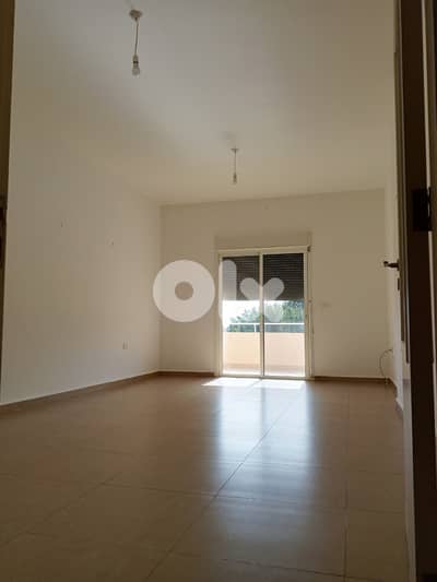 aprtment for rent yearly located batroun (10 min away )