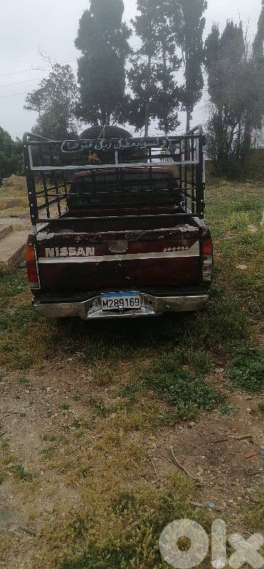 نيسان داتسون 1993
