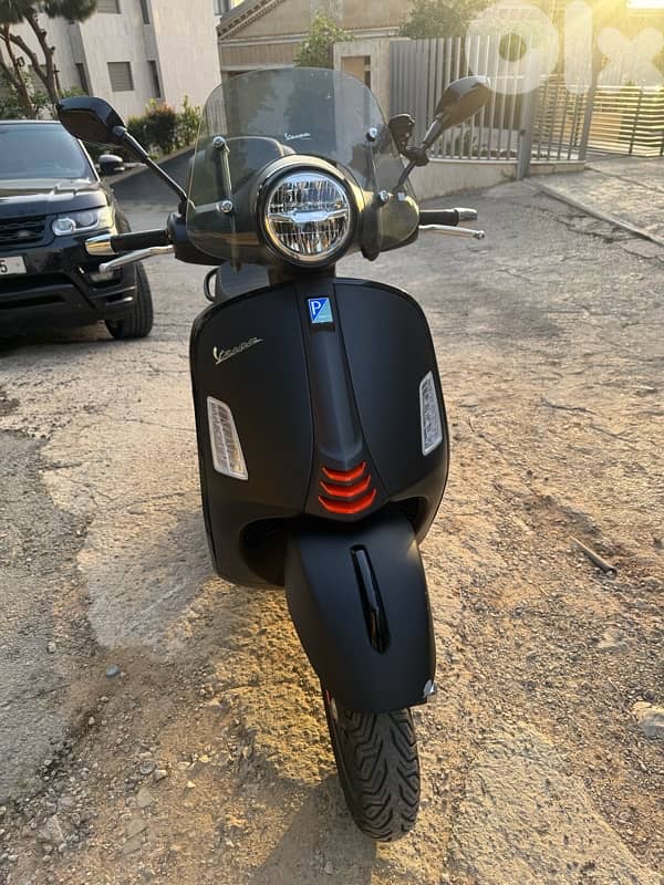 Vespa 300 Mint comdition company source 1 owner 0