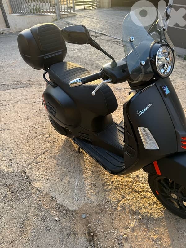 Vespa 300 Mint comdition company source 1 owner 1