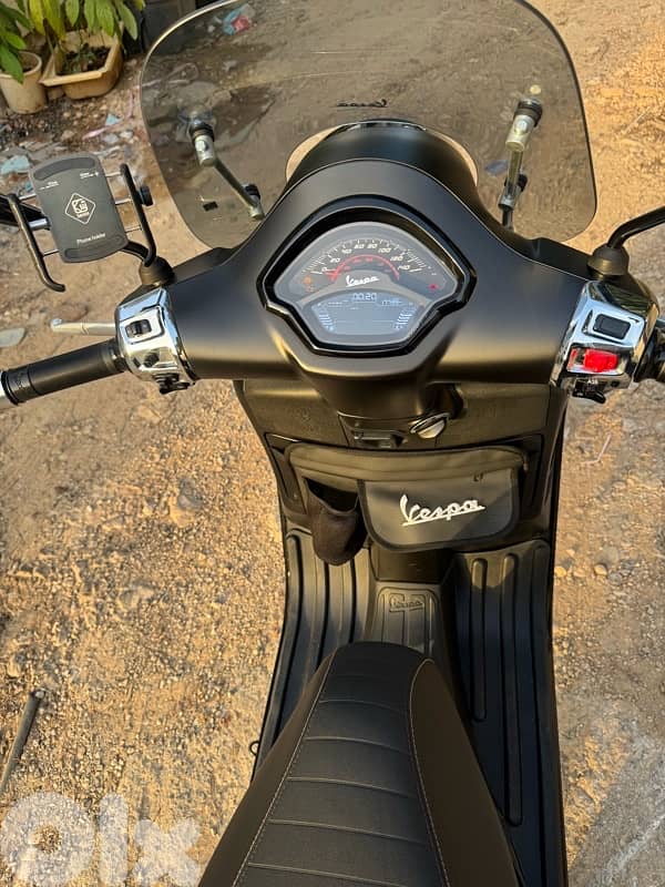 Vespa 300 Mint comdition company source 1 owner 3