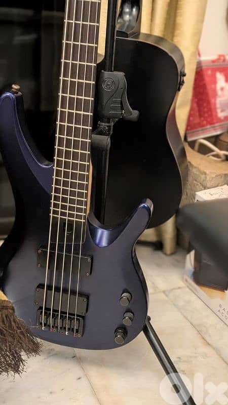 Washburn 5 strings active bass + padded bag 0