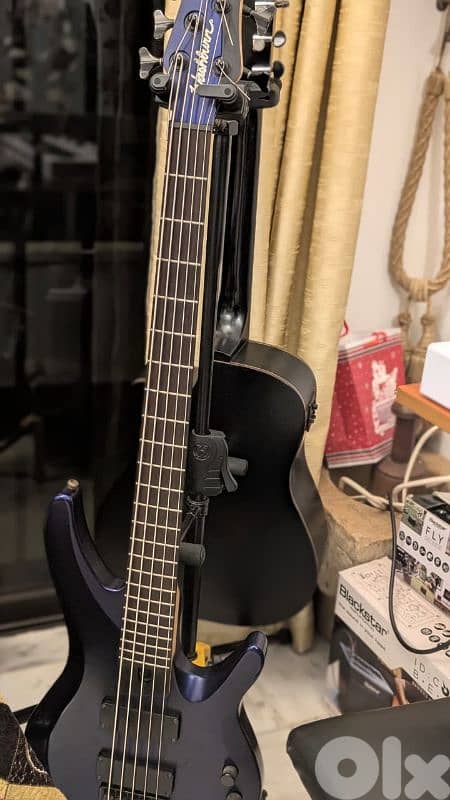 Washburn 5 strings active bass + padded bag 3