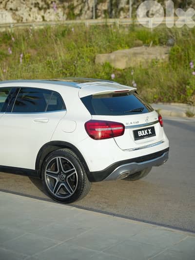 Mercedes  GLA 250 4-Matic - Panoramic Roof - 0 Accident !! AMG Pack
