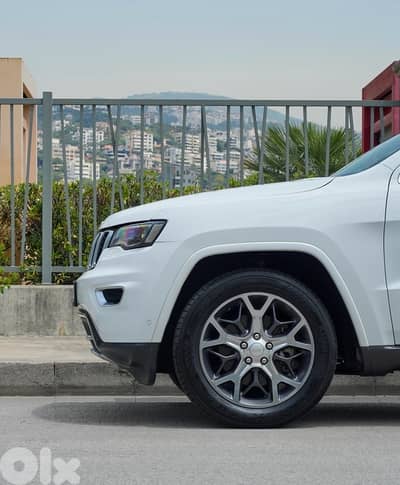 Grand Cherokee STERLING EDITION !! 2018 MY - Led Lights - 0 Accident Grand Cherokee STERLING EDITION !! 2018 MY - Led Lights - 0 Accident