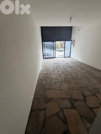 Shop for rent in Bikfaya - MQBS020 محل للإيجار في بكفيا