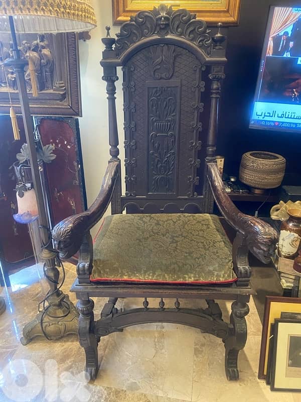A very old english oak wood king chair.  143 x 63 x 63 cm 0