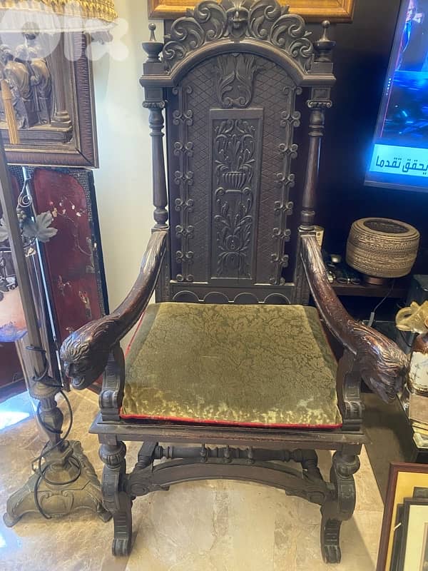 A very old english oak wood king chair.  143 x 63 x 63 cm 2