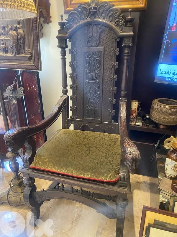 A very old english oak wood king chair.  143 x 63 x 63 cm 3