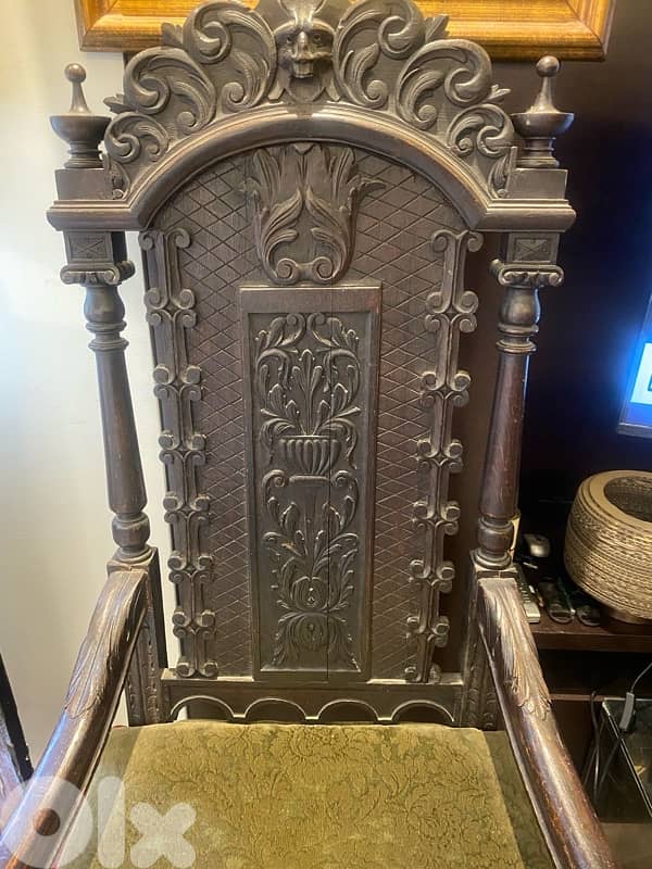 A very old english oak wood king chair.  143 x 63 x 63 cm 4