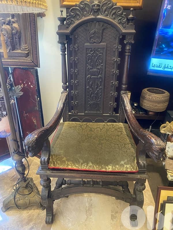A very old english oak wood king chair.  143 x 63 x 63 cm 6