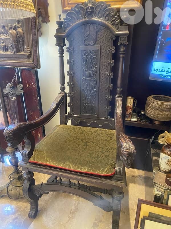 A very old english oak wood king chair.  143 x 63 x 63 cm 9