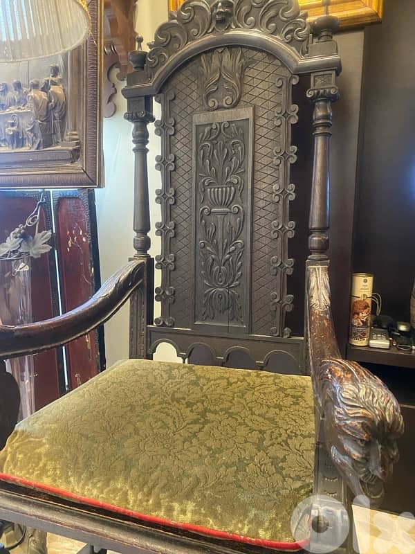 A very old english oak wood king chair.  143 x 63 x 63 cm 12