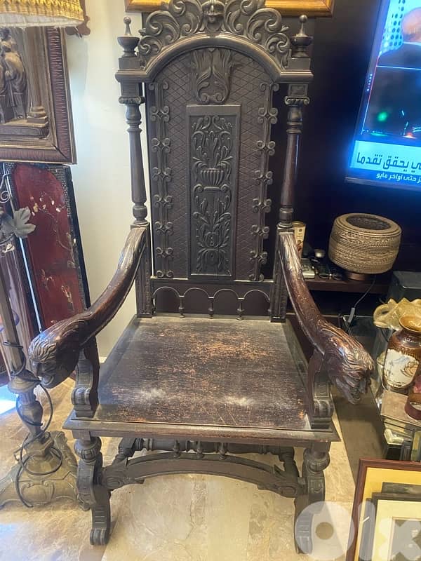 A very old english oak wood king chair.  143 x 63 x 63 cm 15