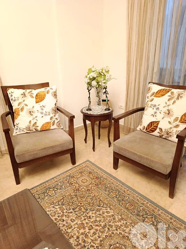 Living room sofas, tables, carpet and chadelier 1