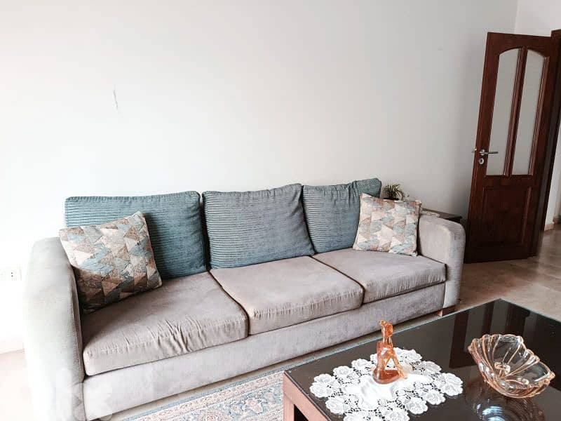 Living room sofas, tables, carpet and chadelier 6